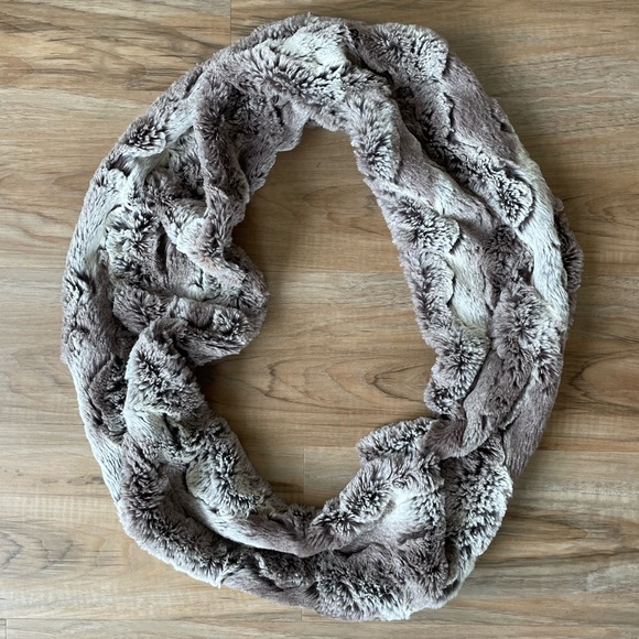 LOFT Faux Fur Infinity Scarf - Picture 1 of 17